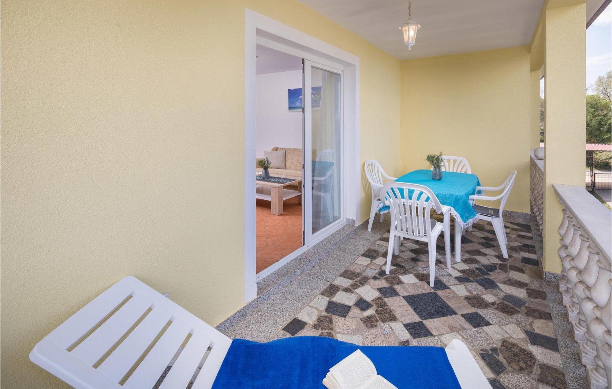 1 Bedroom Beautiful Apartment In Poreč Extérieur photo