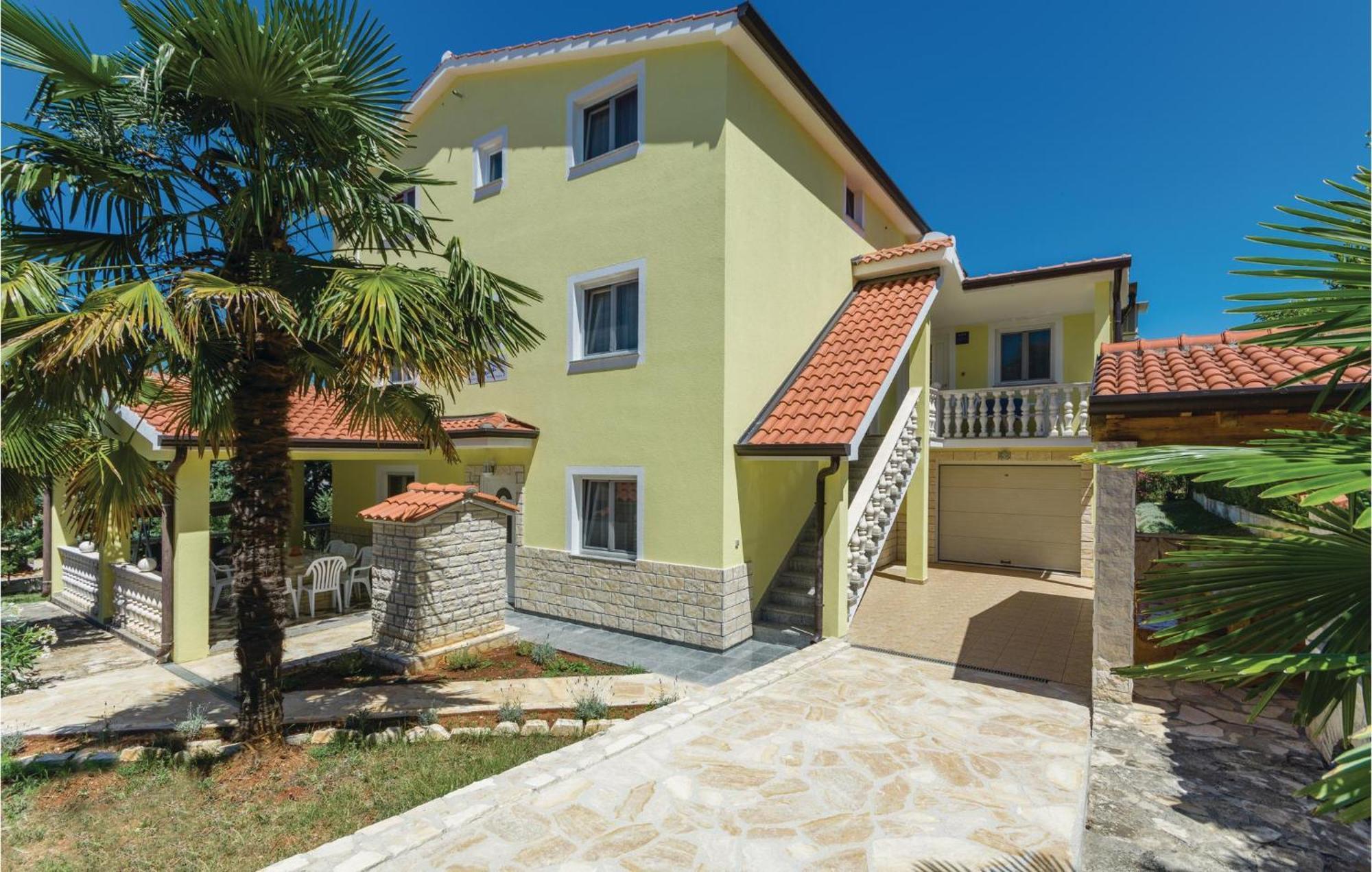 1 Bedroom Beautiful Apartment In Poreč Extérieur photo