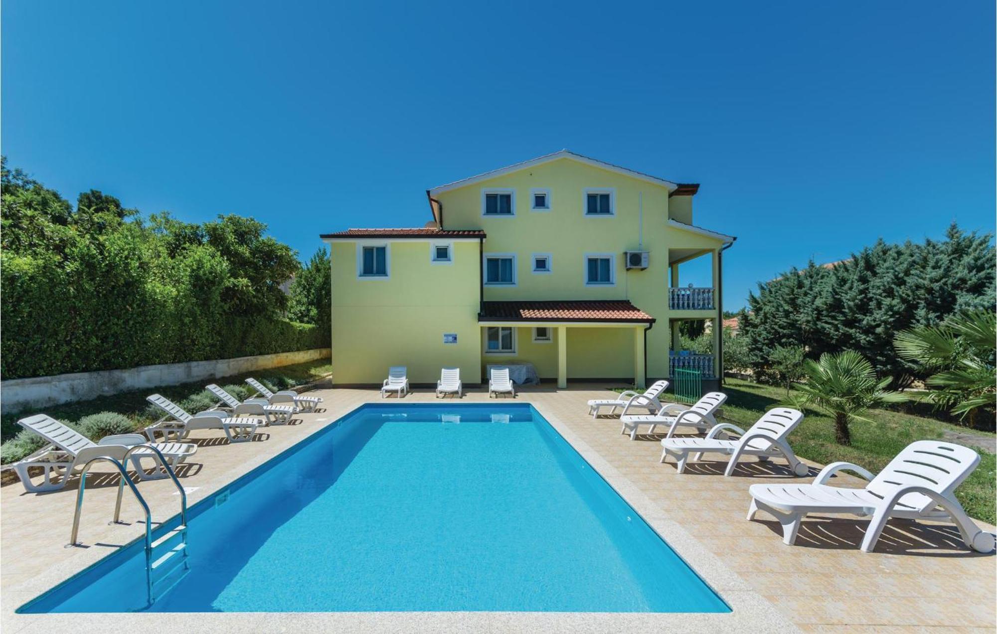 1 Bedroom Beautiful Apartment In Poreč Extérieur photo